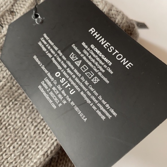 Victoria’s Secret Gray Gloves with Rhinestones Cuffs Holiday 2020 Collection NEW - Picture 3 of 4